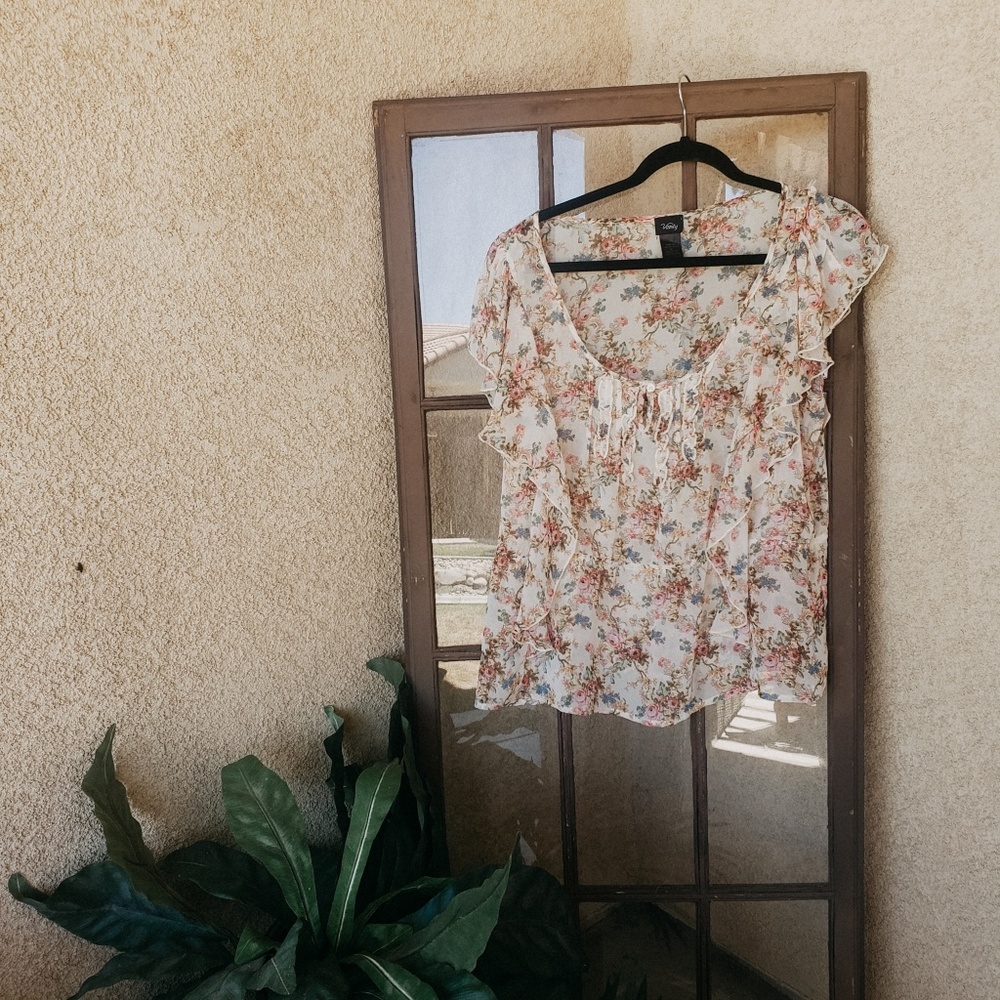 Cream Flower Flounce Top